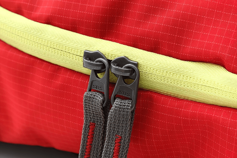 Close-up of red and yellow running waist bag with SBS zippers, ideal for outdoor sports and hydration.