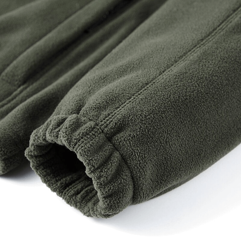 Close-up of a green fleece sleeve on the Outdoor Zipper Fleece Hiking Jacket for Men, showcasing its warmth and comfort for cold weather.
