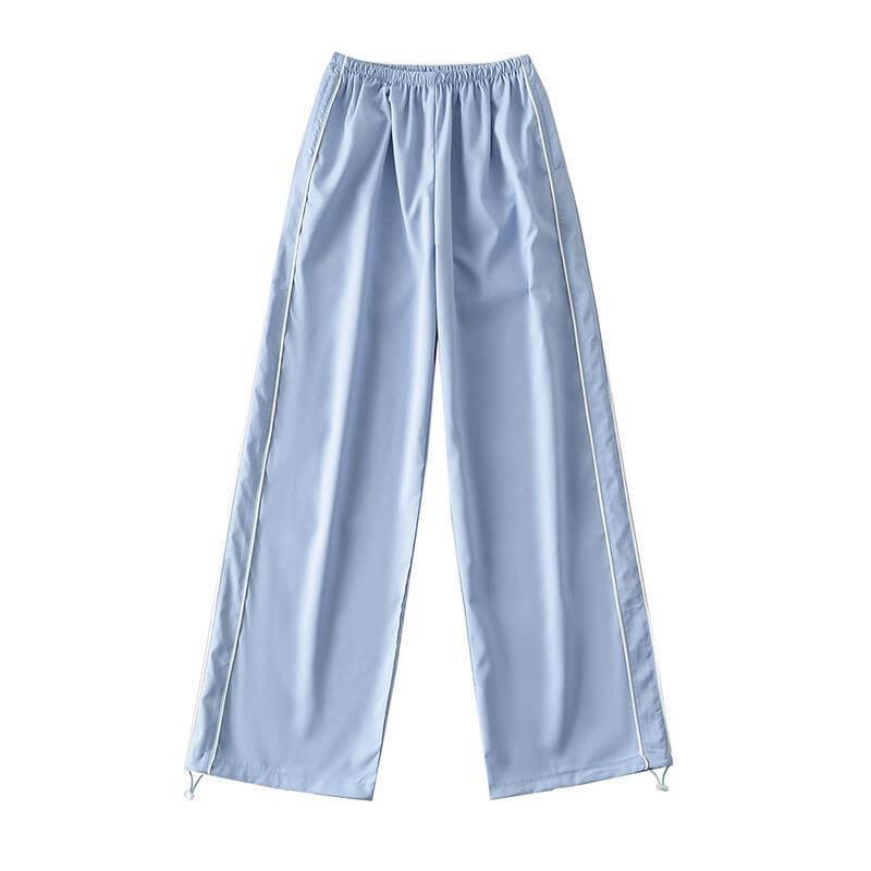 Oversized baggy high-waisted sweatpants in light blue for women with side pockets and stretch fabric. Model SF1031.