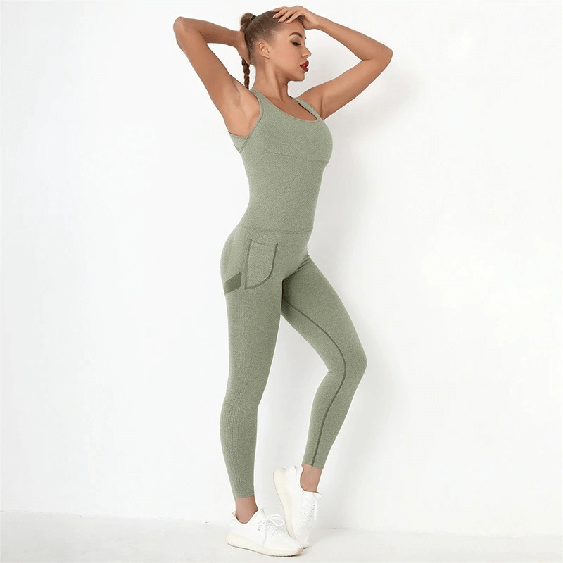 Woman wearing seamless high waist bodysuit for gym with push-up effect, showcasing comfort and elasticity in stylish gym outfit SF0021.