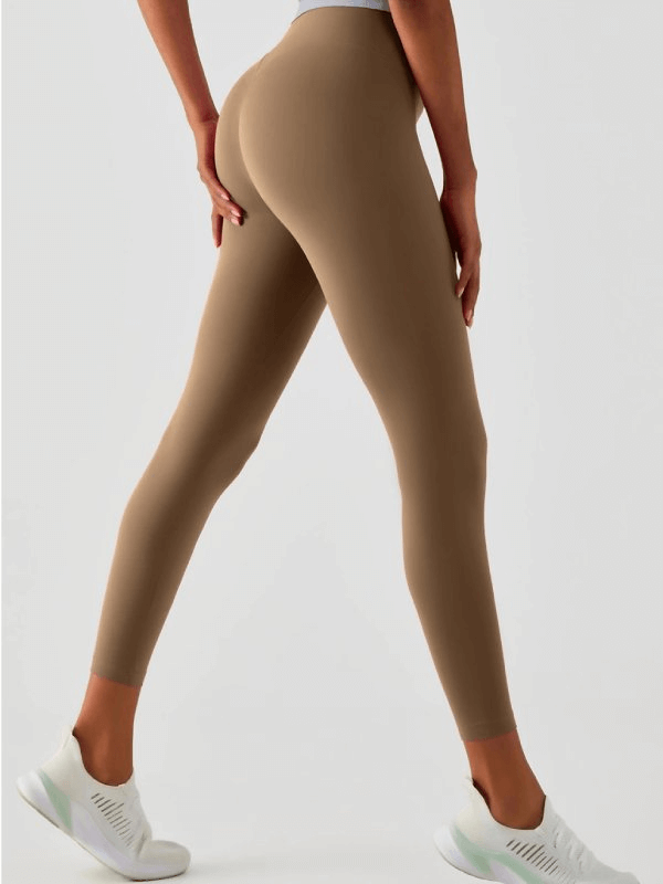 Woman wearing seamless breathable fitness leggings, perfect for yoga workouts, crafted from nylon and spandex, SF0165.