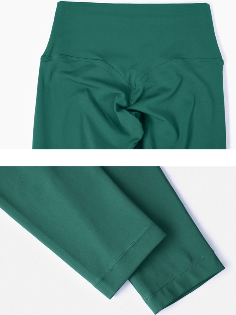 Green seamless breathable women's fitness leggings with elastic waistband, ideal for yoga. Made of nylon and spandex. SF0165.