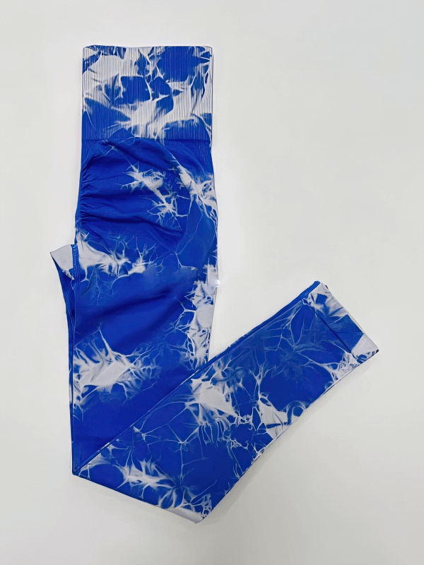 Blue seamless tight women's leggings with push-up effect and abstract white pattern, featuring a high waist and ankle-length hem.
