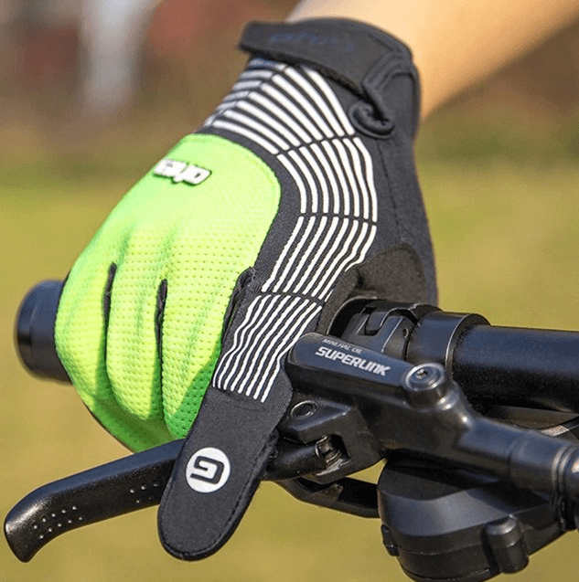 Short cycling windproof gloves in action, featuring anti-slip design for secure grip on handlebars, ideal for wet and windy conditions.
