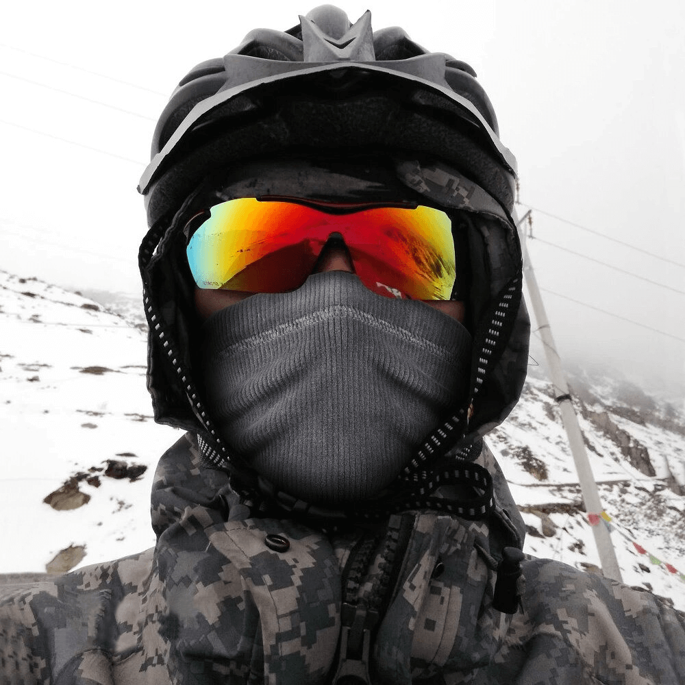 Person wearing skiing thermal corduroy elastic scarf and cycling half-face mask in snowy outdoor setting.
