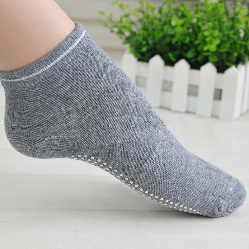 Gray sports anti-slip breathable women's sock with non-slip grip dots, ideal for active wear and comfort.