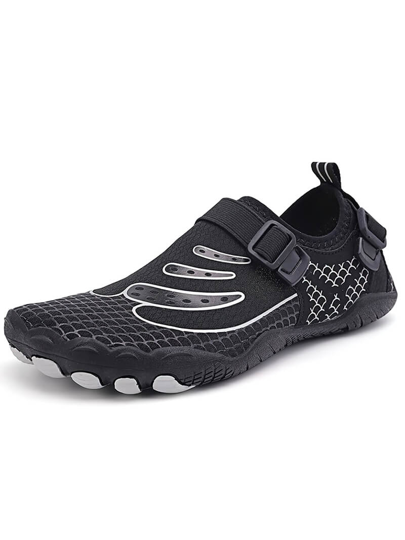 Black sports aqua shoes for men and women with synthetic upper and TPR outsole, ideal for swimming, water sports, and hiking. Model SF0474.