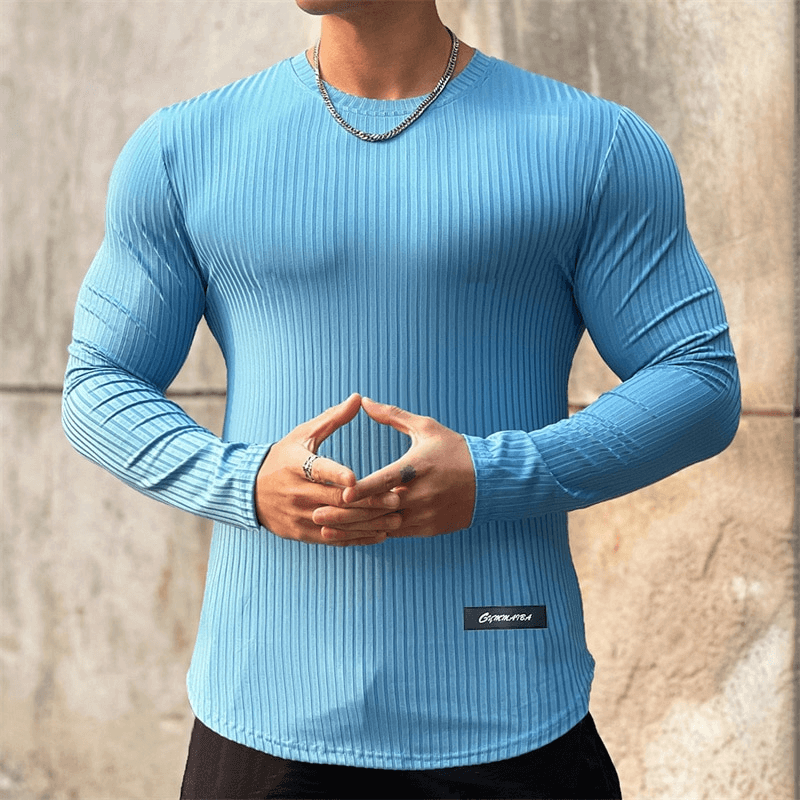 Men's quick-dry long sleeve blue t-shirt for the gym with striped pattern and O-neck collar, made of spandex and polyester.