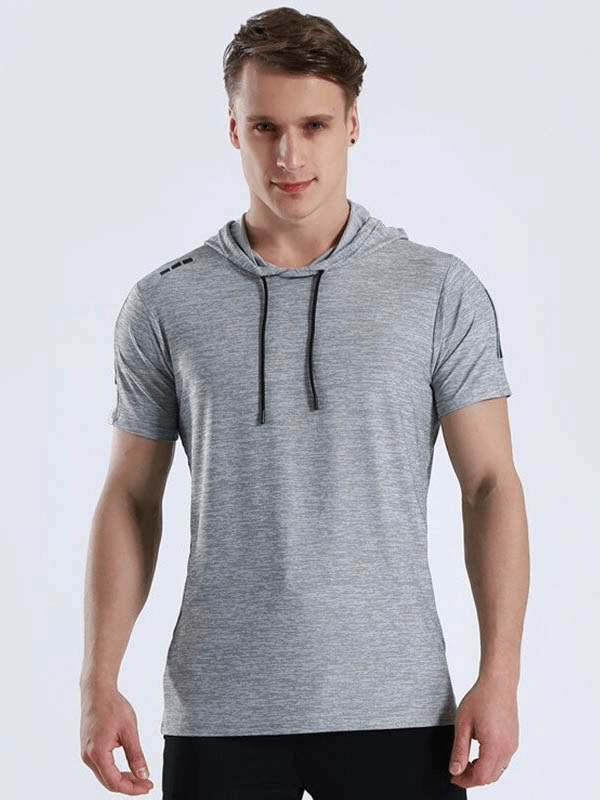 Man wearing a gray sports running quick-dry T-shirt with hood, ideal for workouts and running, featuring breathable, sweat-absorbent fabric.