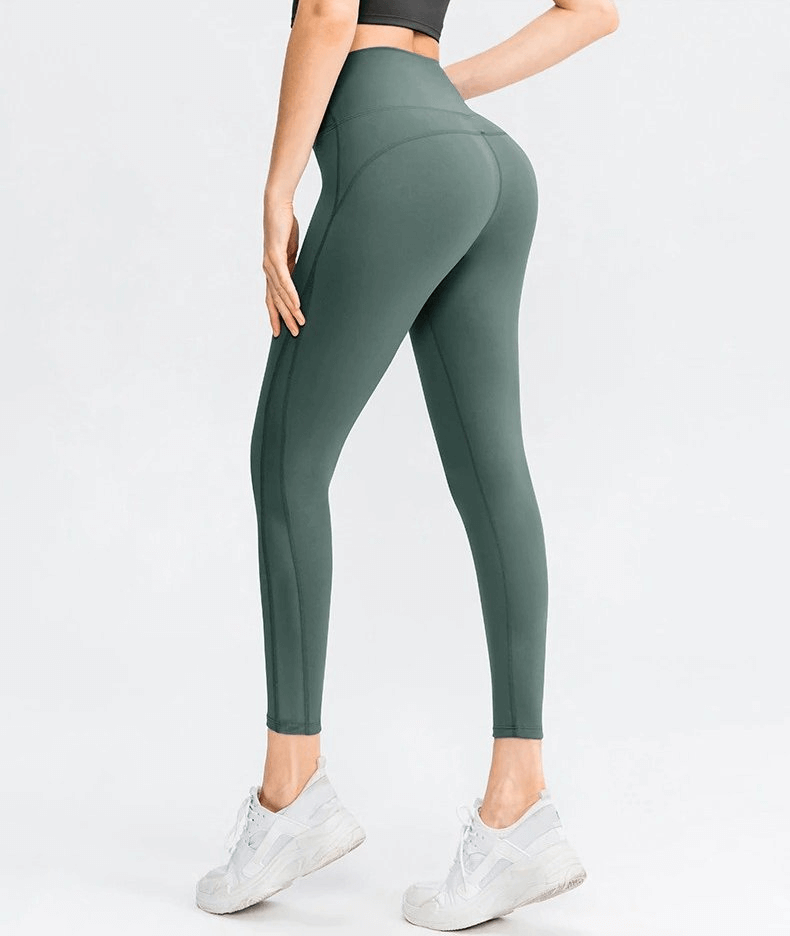 Sporty seamless women's high-waist leggings in green, perfect for yoga and workouts with superior comfort and moisture-wicking.
