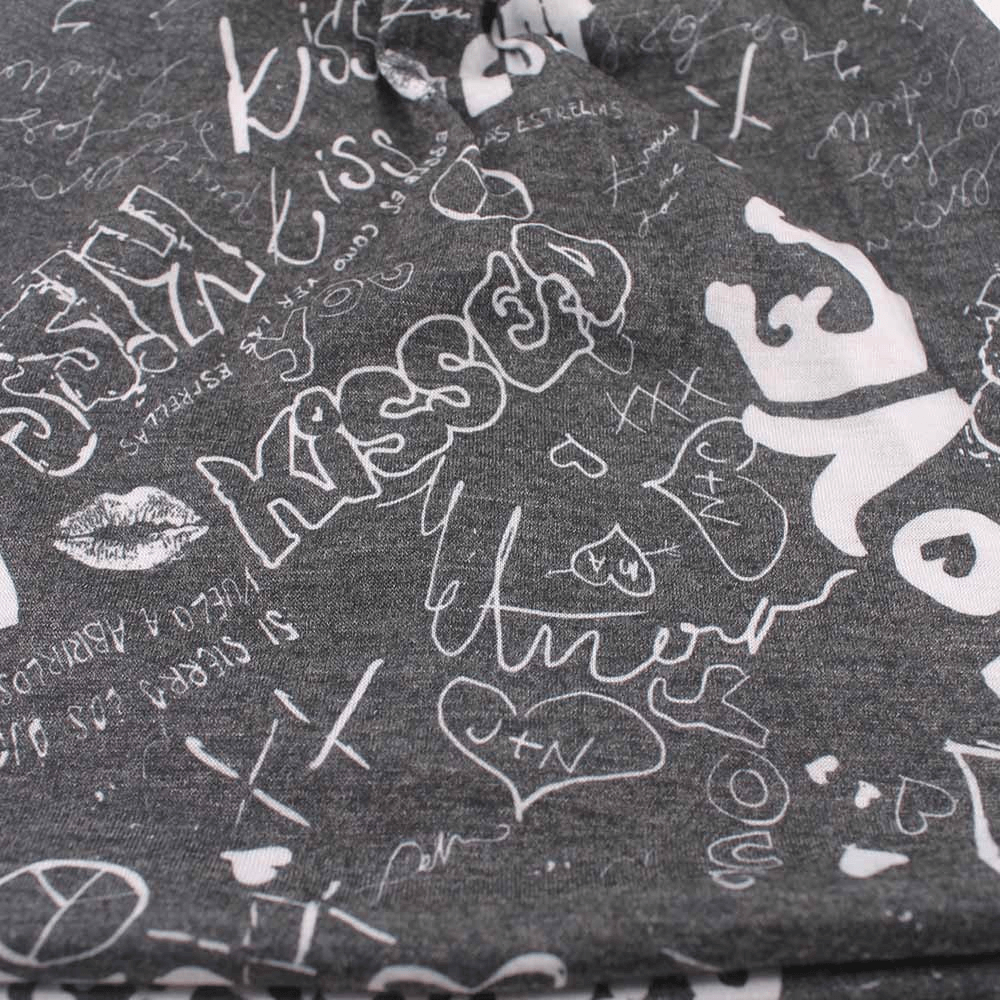 Close-up of stylish letter pattern on a lightweight unisex sports beanie, perfect for outdoor enthusiasts.