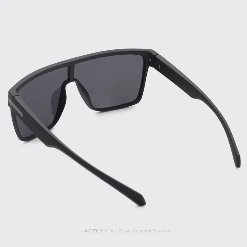 Male oversized square sunglasses with flexible frame and polarized TAC lenses, SF0660, offering UV400 protection for stylish sun safety.