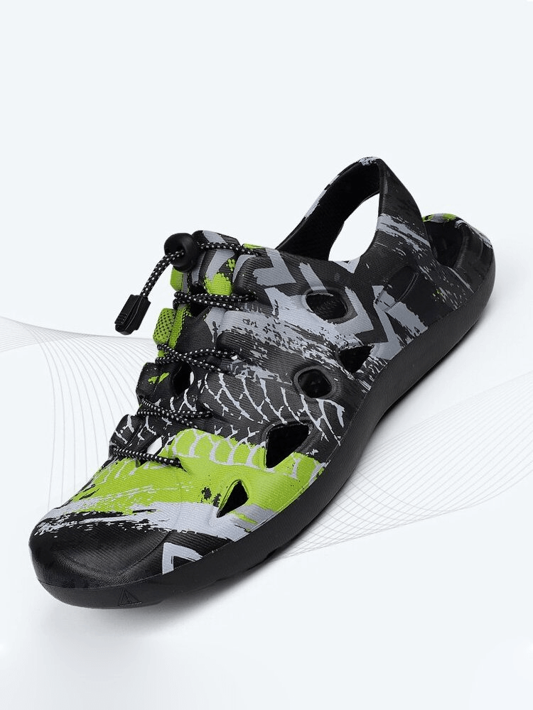 Stylish men's black and green quick-dry clogs, perfect for casual beach outings. Lightweight EVA material with slip-on design for easy wear.