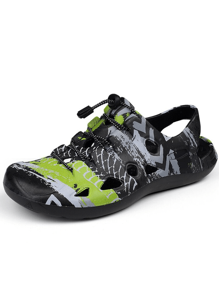 Men's stylish black and green quick-dry clogs for casual beach wear, featuring EVA construction and slip-on design.