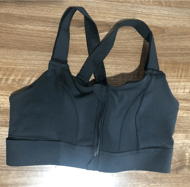 Stylish black women's shockproof sports bra with adjustable fastening, designed for comfort and support in any fitness activity.