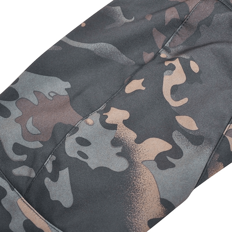 Close-up of the camouflage pattern on the Tactical Waterproof Men's Fleece Jacket SF0684, showcasing the durable and stylish design.