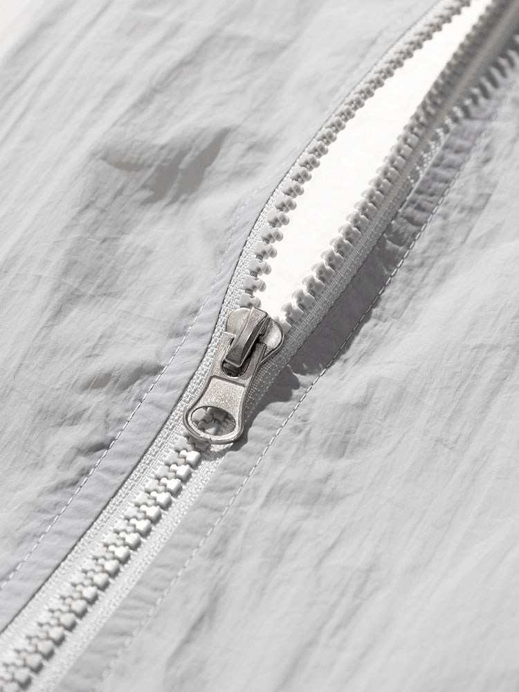 Close-up of zipper on ultra-light windbreaker SF0895 showcasing durable nylon fabric and stylish design for ultimate weather protection.