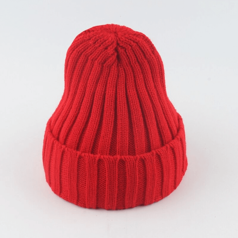 Warm plain soft red knitted hat for women and men, unisex casual style, cotton and acrylic, solid color, head circumference 55-60 cm.