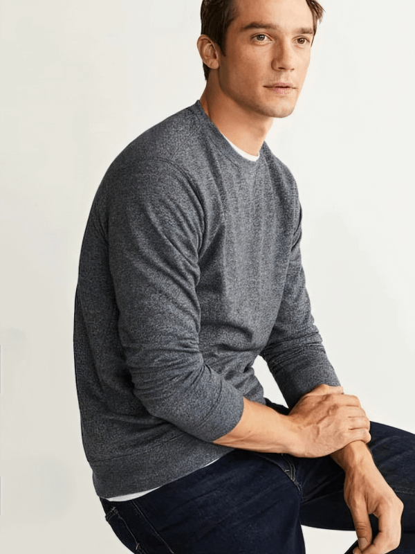 Men's solid color sports sweatshirt, perfect for outdoor activities, featuring a classic O-neck and full-length sleeves.