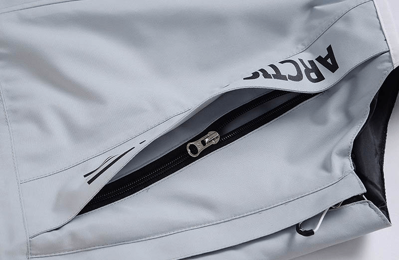 Zoomed view of warm waterproof zipper strap on SF0947 snowboarding pants, showcasing durability and style for winter sports enthusiasts.