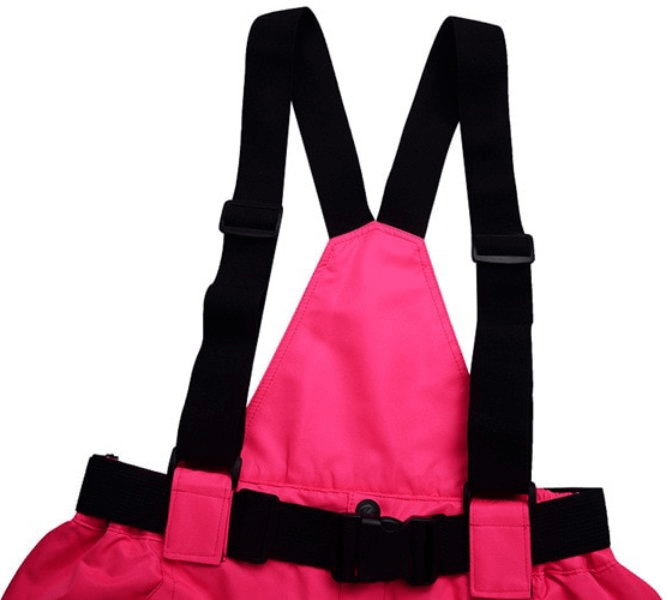 Bright pink ski pants with black suspenders, perfect for waterproof and breathable winter adventures. Model SF0798.