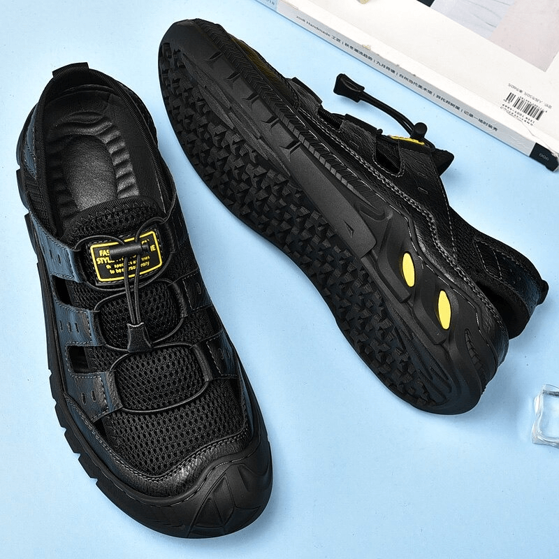 Black hollow-out breathable mesh sandals with wear-resistant rubber sole on blue background, featuring elastic band closure and PU leather lining.