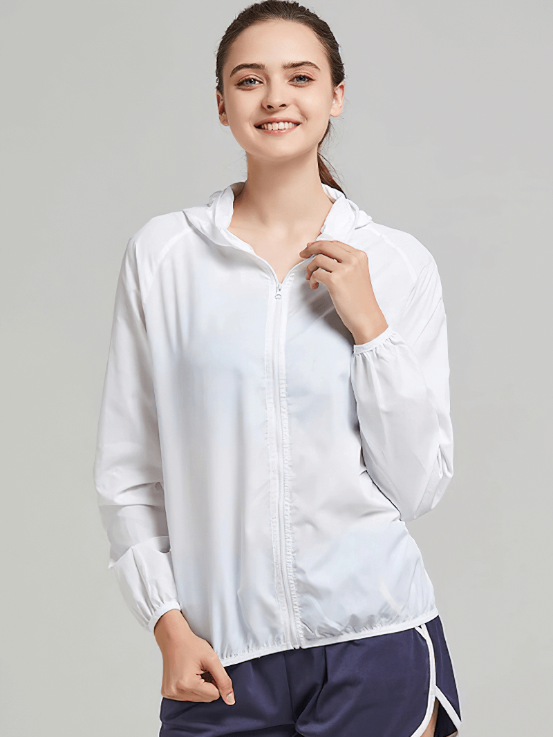 Model in white waterproof hooded jacket SF0377 for men and women, showcasing sun protection and quick-dry technology.