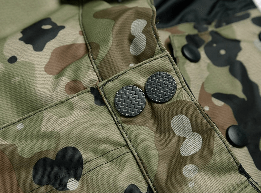 Close-up of zipper fly on waterproof windproof insulated sports men's pants in camo design - SF0733