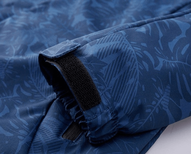Close-up of a waterproof and windproof quick-dry men's jacket in blue with a cuff and Velcro detail, perfect for outdoor adventures.