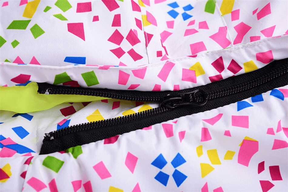 Close-up of the windproof zipper on the multicolor skiing jacket for women, featuring a vibrant geometric pattern.