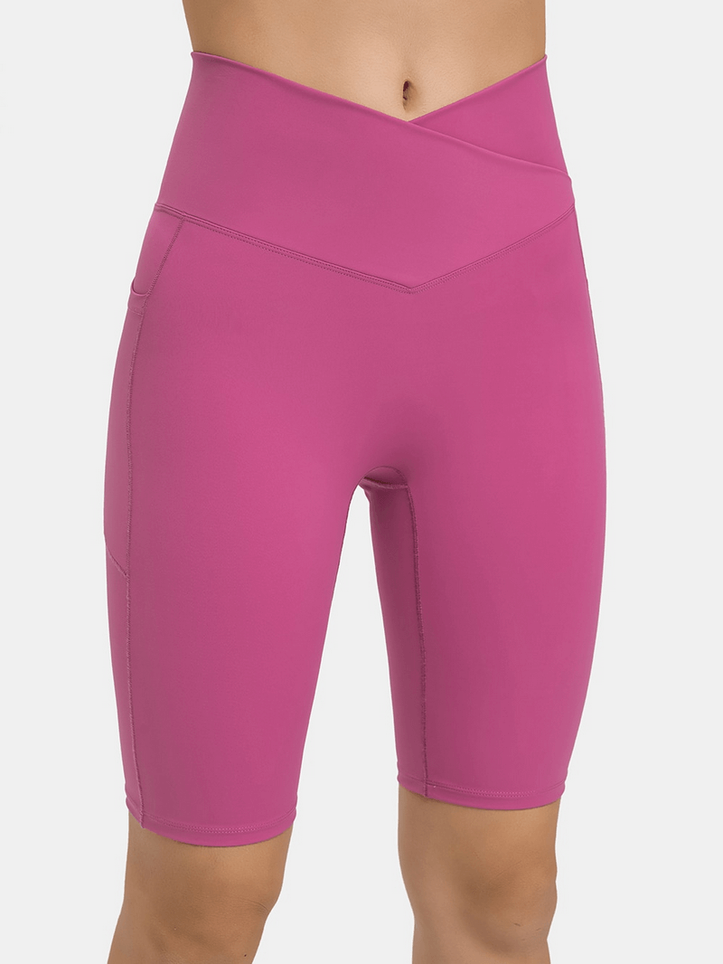Women's elastic yoga shorts in pink with cross waist and two deep pockets, ideal for yoga and workouts. Model SF1138.