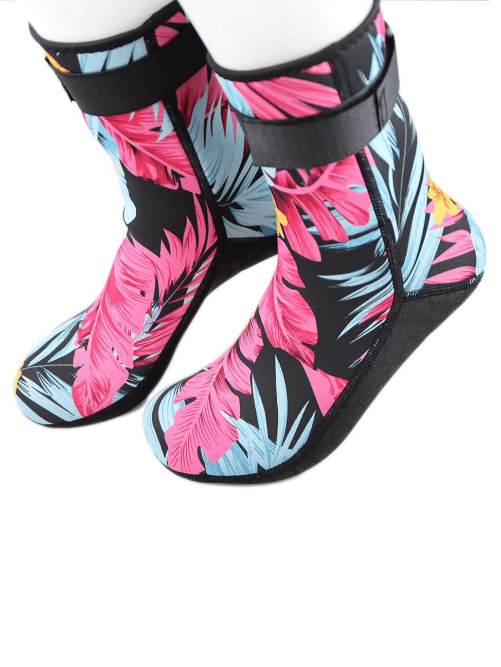 Colorful women's neoprene diving socks with non-slip sole, ideal for surf and outdoor activities. SF0347.