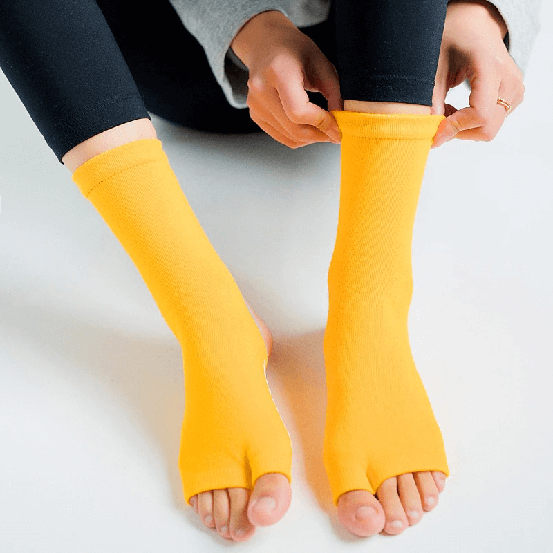 Chaussettes de yoga antidérapantes à bout ouvert pour femme avec semelle en silicone - SPF0327 