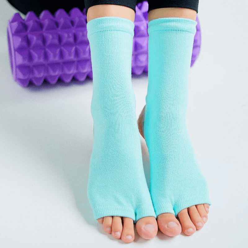 Women's turquoise open toe non-slip yoga socks with silicone sole, perfect for fitness, yoga, and dance. Comfortable and breathable.