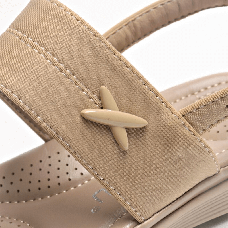 Close-up of Women's Outdoor Flat Beach Sandals showcasing breathable PU leather and comfortable buckle strap.