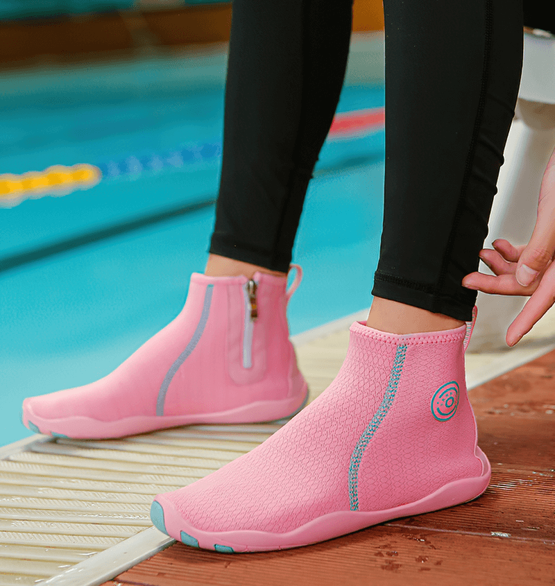 Pink zipper breathable water shoes for outdoor sports, with non-slip soles, worn by the poolside, ideal for swimming and comfort.